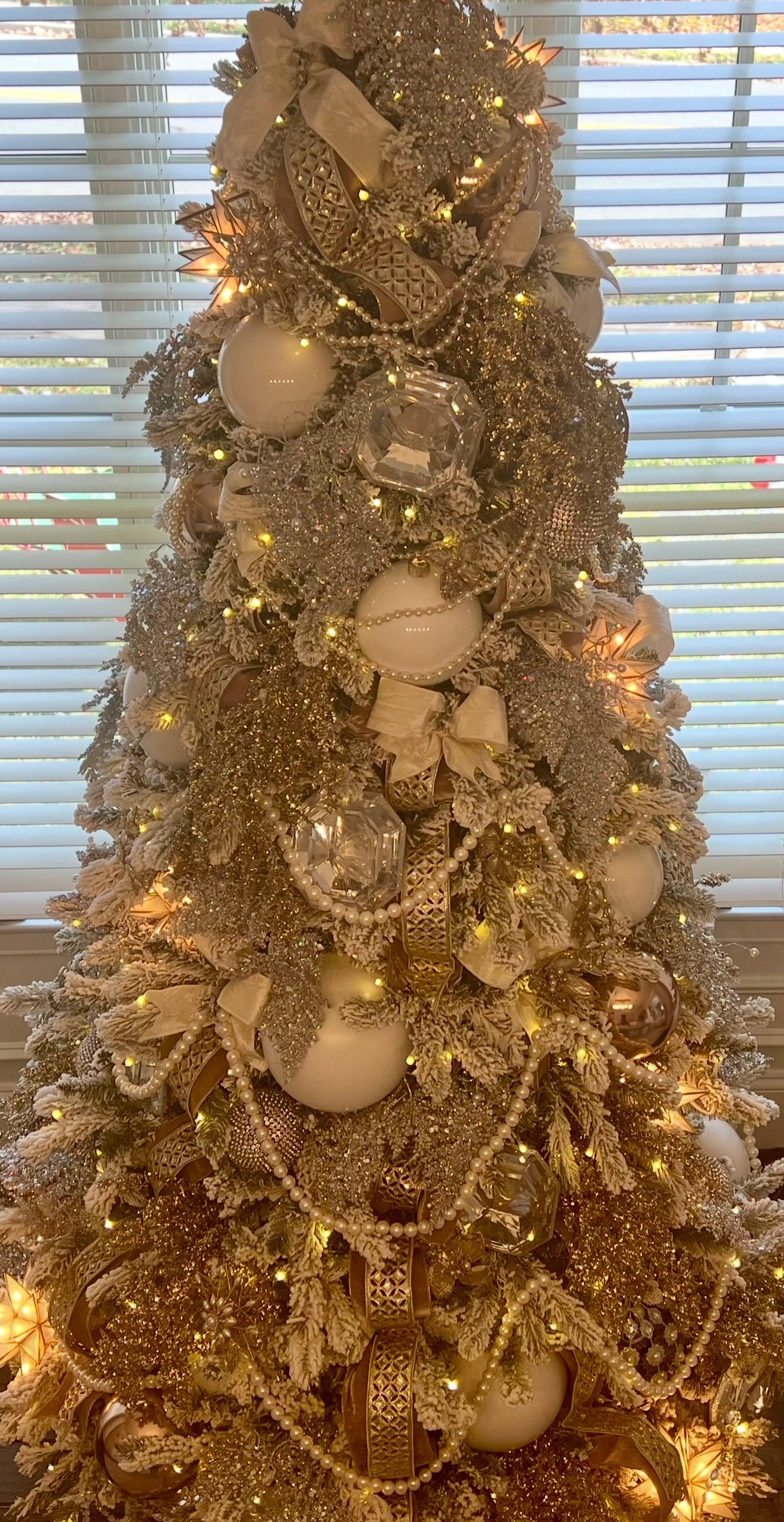 Elegant gold and champagne Christmas tree — full view