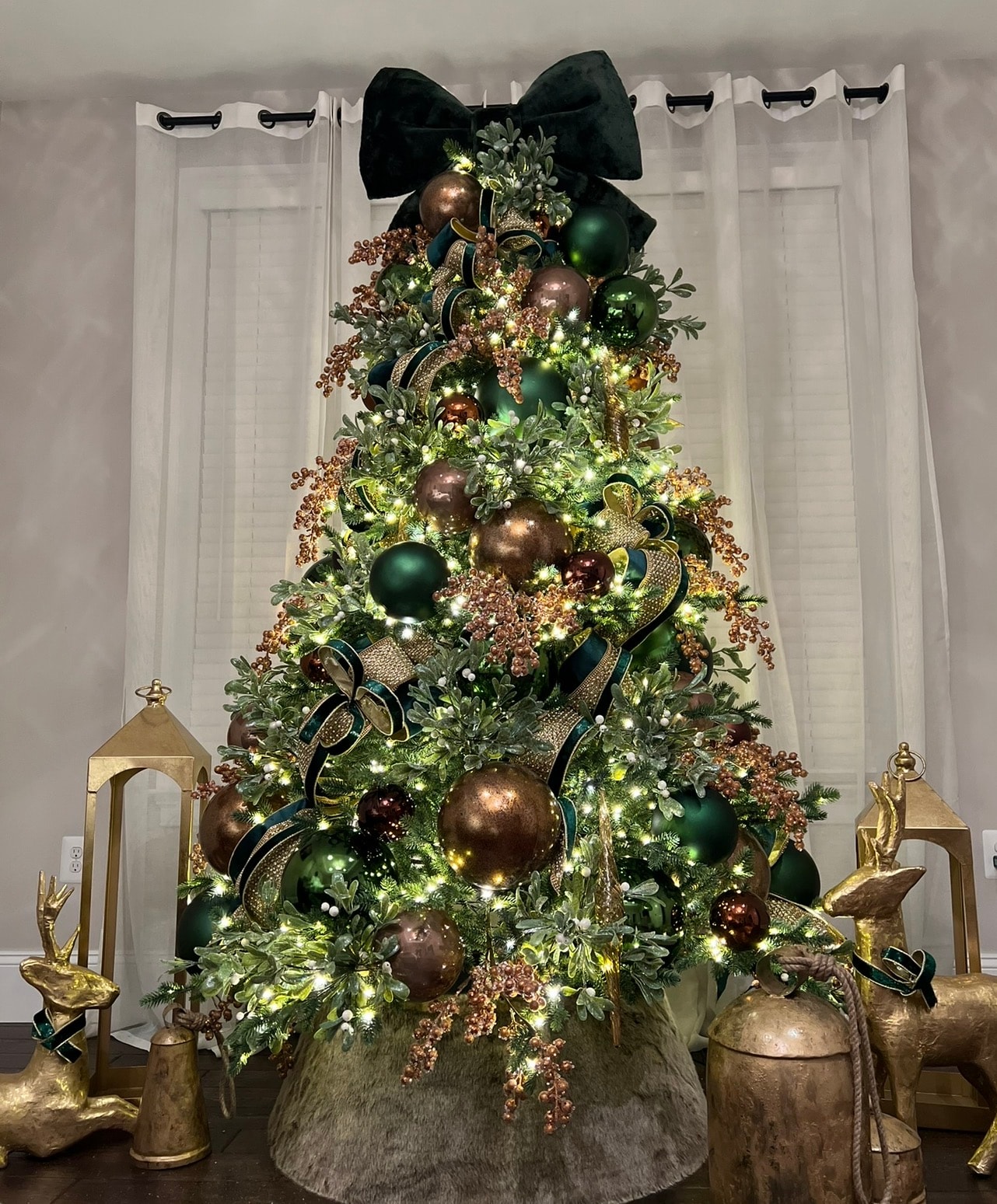 Grand Christmas tree with midnight blue and red ornaments — full view