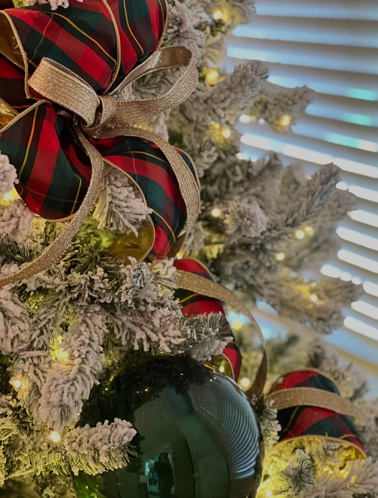 Buffalo Bills themed Christmas tree — detail